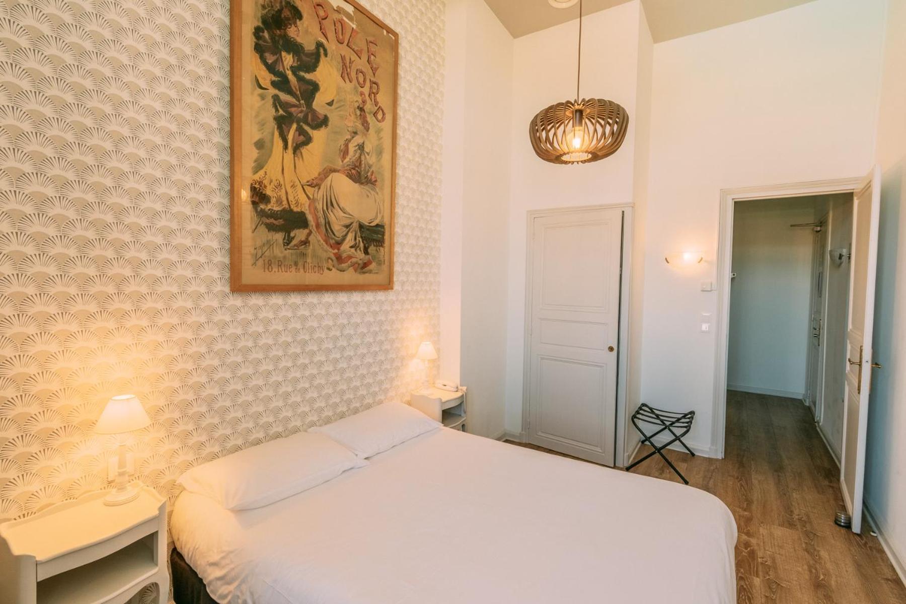 Hotel Les Trois Lys Condom Esterno foto
