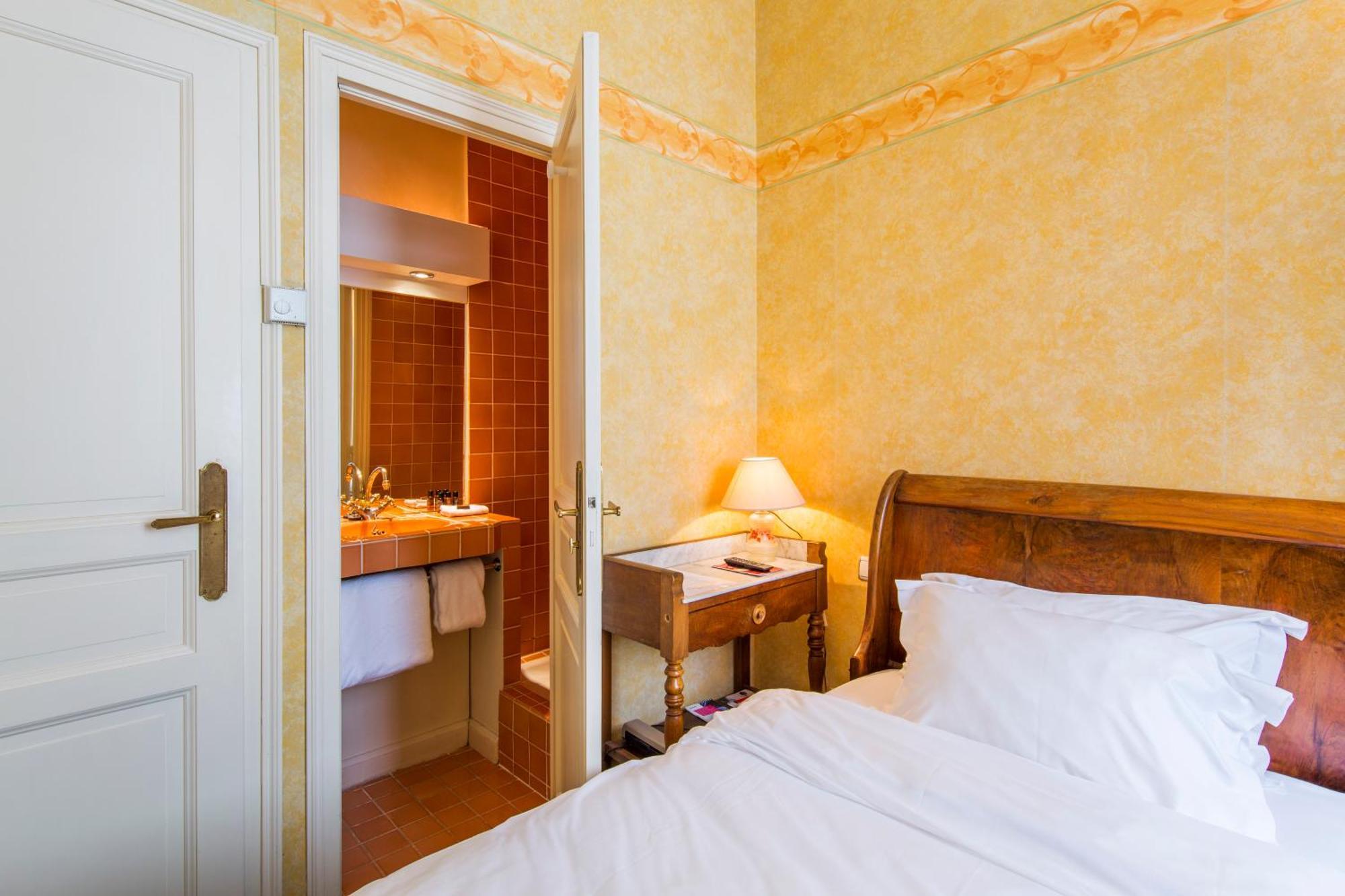 Hotel Les Trois Lys Condom Esterno foto
