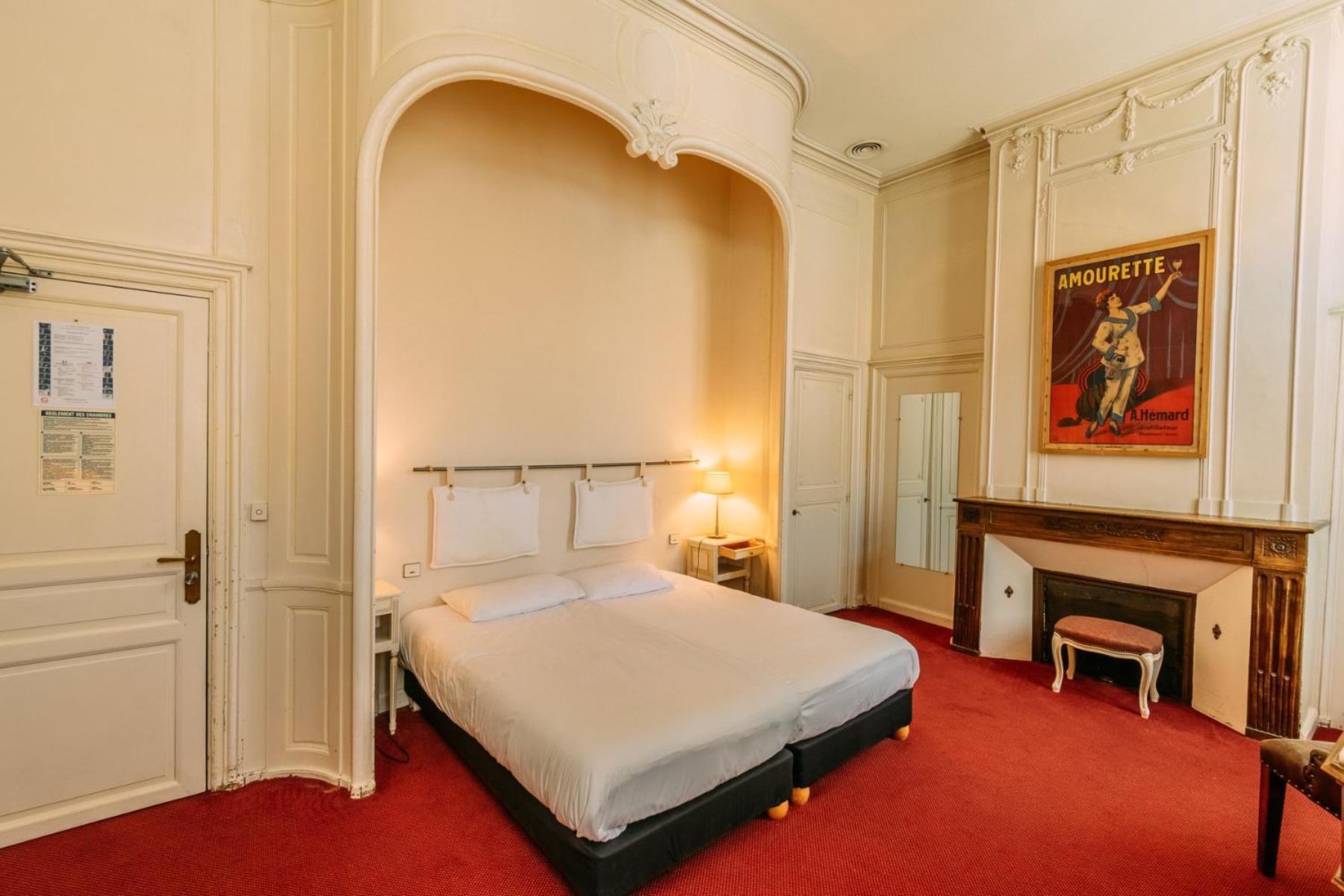 Hotel Les Trois Lys Condom Esterno foto