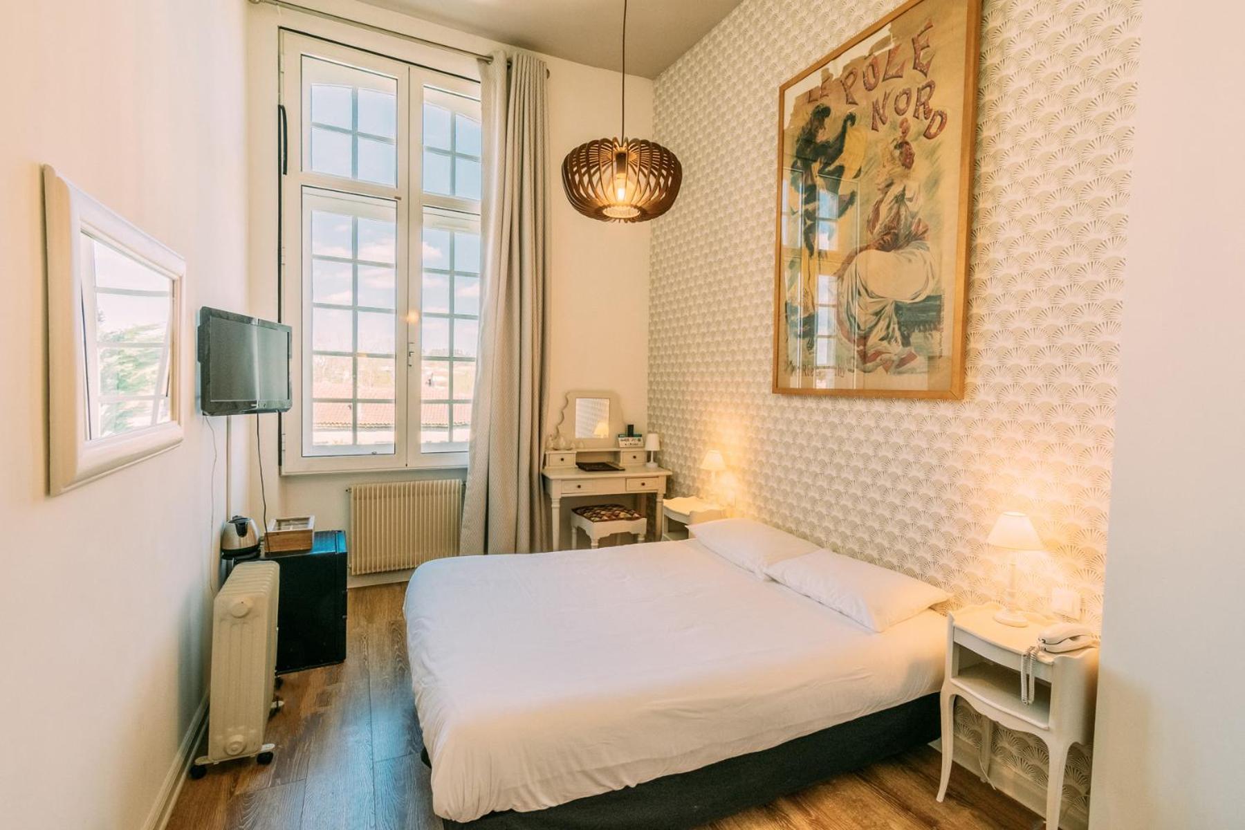 Hotel Les Trois Lys Condom Esterno foto